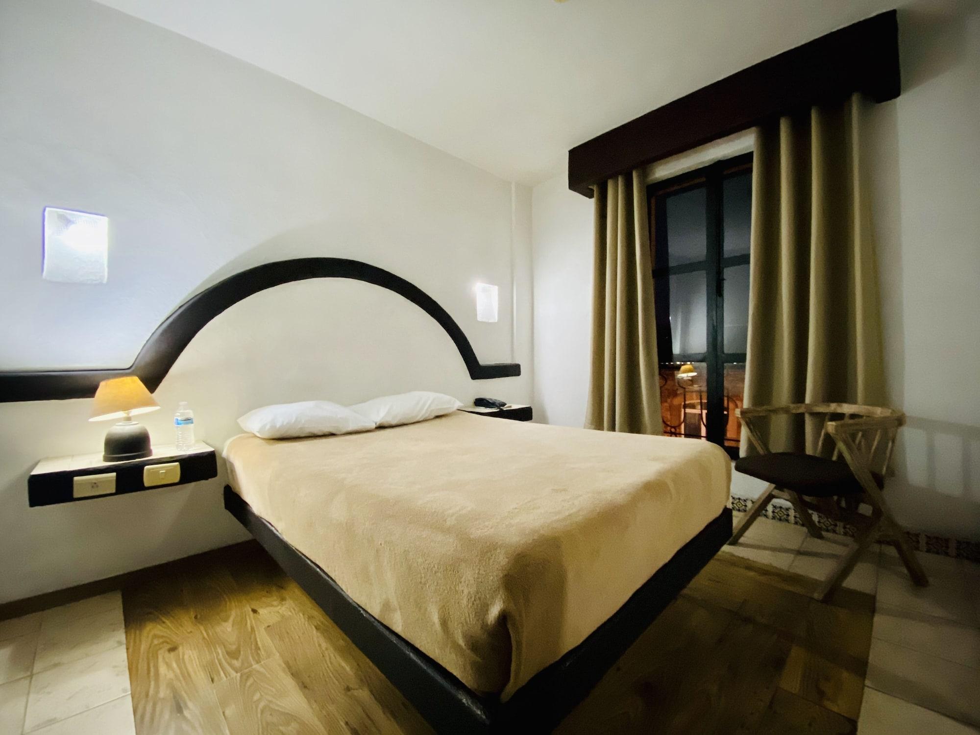 Hotel Plaza Morelia Bagian luar foto