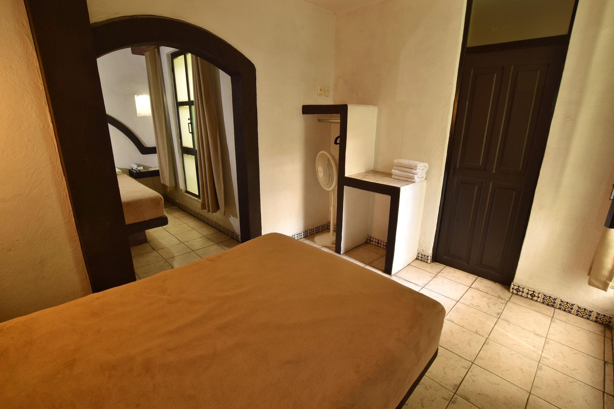 Hotel Plaza Morelia Bagian luar foto