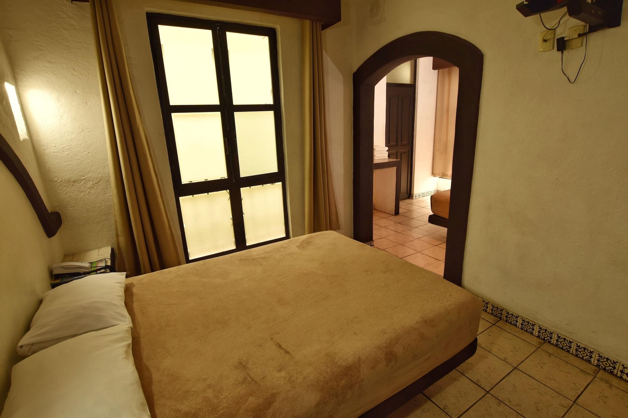 Hotel Plaza Morelia Bagian luar foto