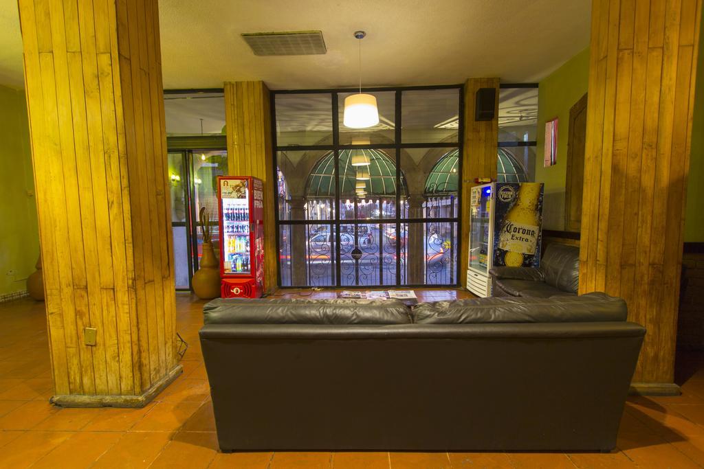 Hotel Plaza Morelia Bagian luar foto